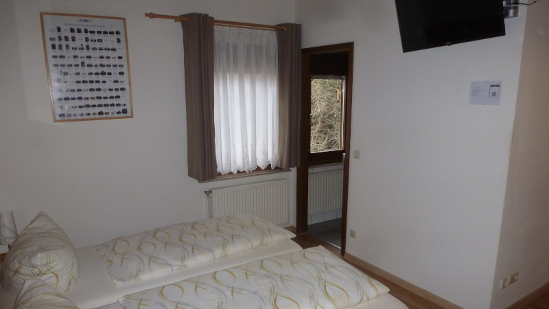Unterkunft in Dresden - Doppelzimmer Nr. 2 - Wohnraum | Pension "Zum Knipser" Dresden