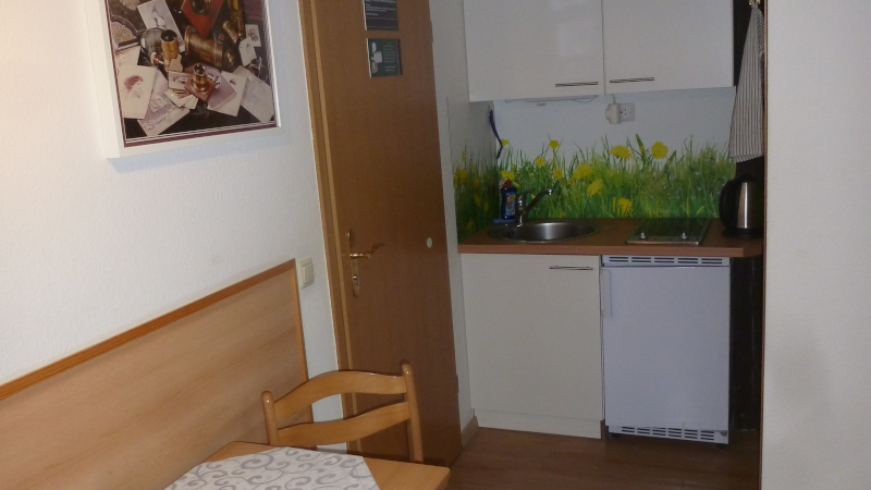 Unterkunft in Dresden - Doppelzimmer Nr. 3 - Wohnraum | Pension "Zum Knipser" Dresden