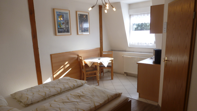 Unterkunft in Dresden - Doppelzimmer Nr. 5 - Wohnraum | Pension "Zum Knipser" Dresden