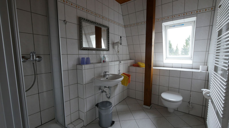 Unterkunft in Dresden - Doppelzimmer Nr. 6 - Bad | Pension "Zum Knipser" Dresden
