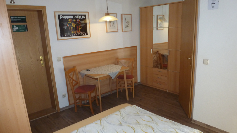 Unterkunft in Dresden - Doppelzimmer Nr. 7 - Wohnraum | Pension "Zum Knipser" Dresden