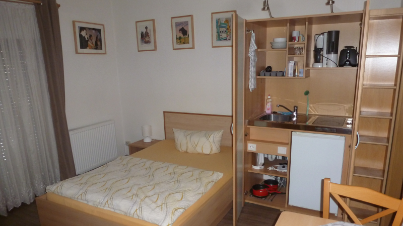Unterkunft in Dresden - Doppelzimmer Nr. 7 - Miniküche | Pension "Zum Knipser" Dresden